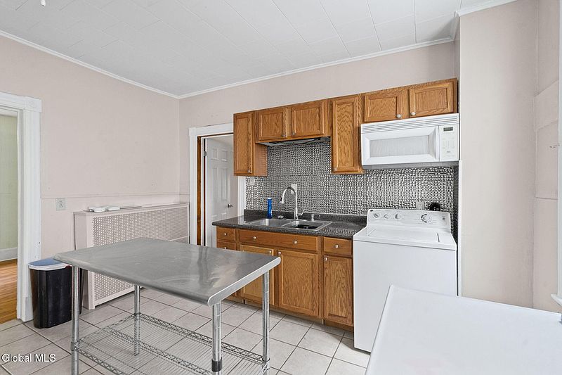 5th image of 1622 6th Avenue
