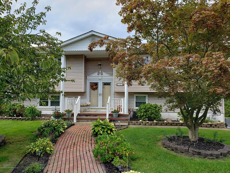 1st image of 614 Helen St