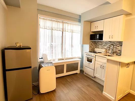 4th image of 5 Tudor City Pl APT 208