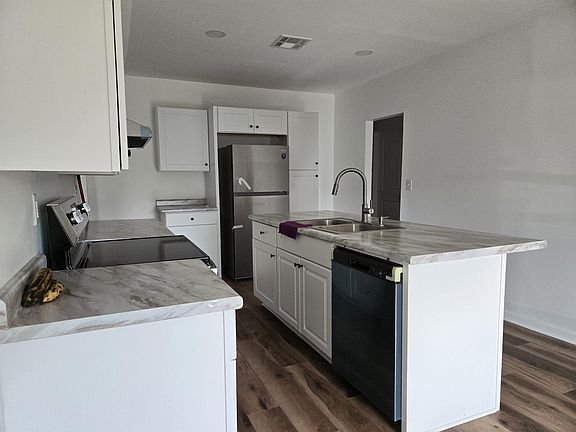 2nd image of 1121 Stevenson St