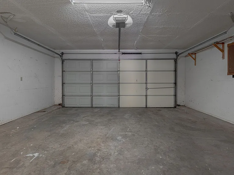 821 Peregrine Dr — Photo 52