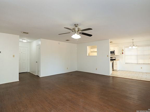 4th image of 831 SADDLEBROOK DR