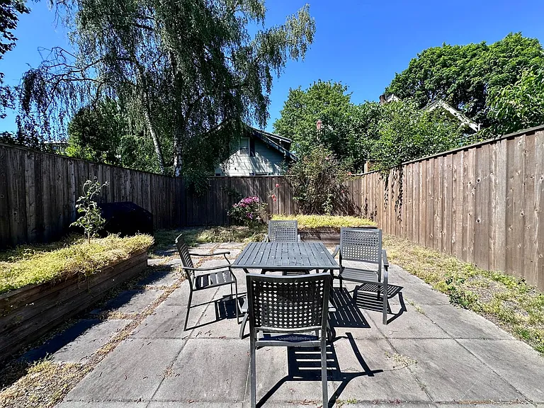 Lovely Duplex NE Portland - 2 bed, 1 bath w/Garage! — Photo 22