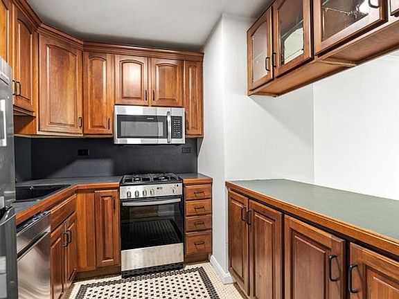 3rd image of 340 E 93rd St APT 4B