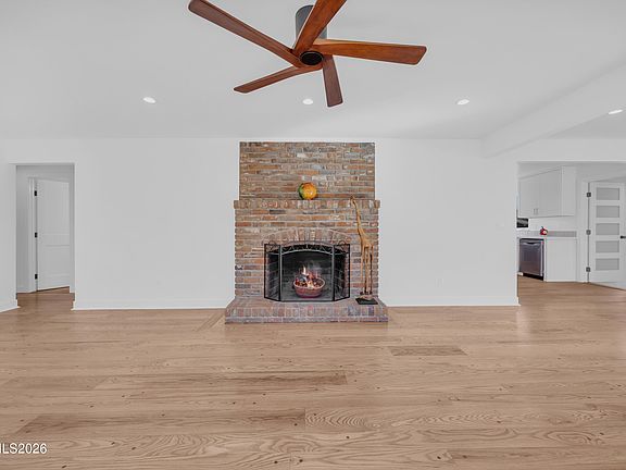 4th image of 1355 Charles Dr