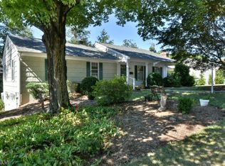 1 Zimmerman Ct, Midland Park, NJ 07432