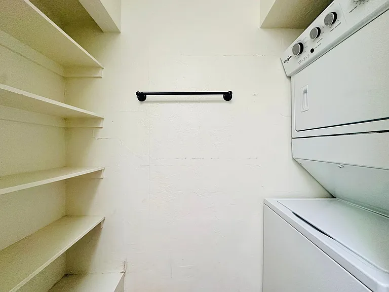 1 and 2 Bedroom Townhomes Near Downtown Tucson! Renovated with Off Street Parking! — Photo 16