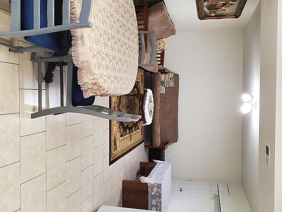 3rd image of 7000 Cashell Manor Ct