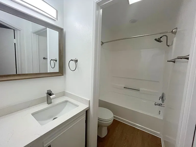 6310 Sylmar Ave — Photo 15