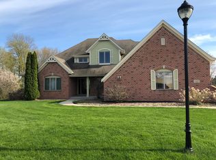 357 Switch Grass Ct, Hartland, WI 53029