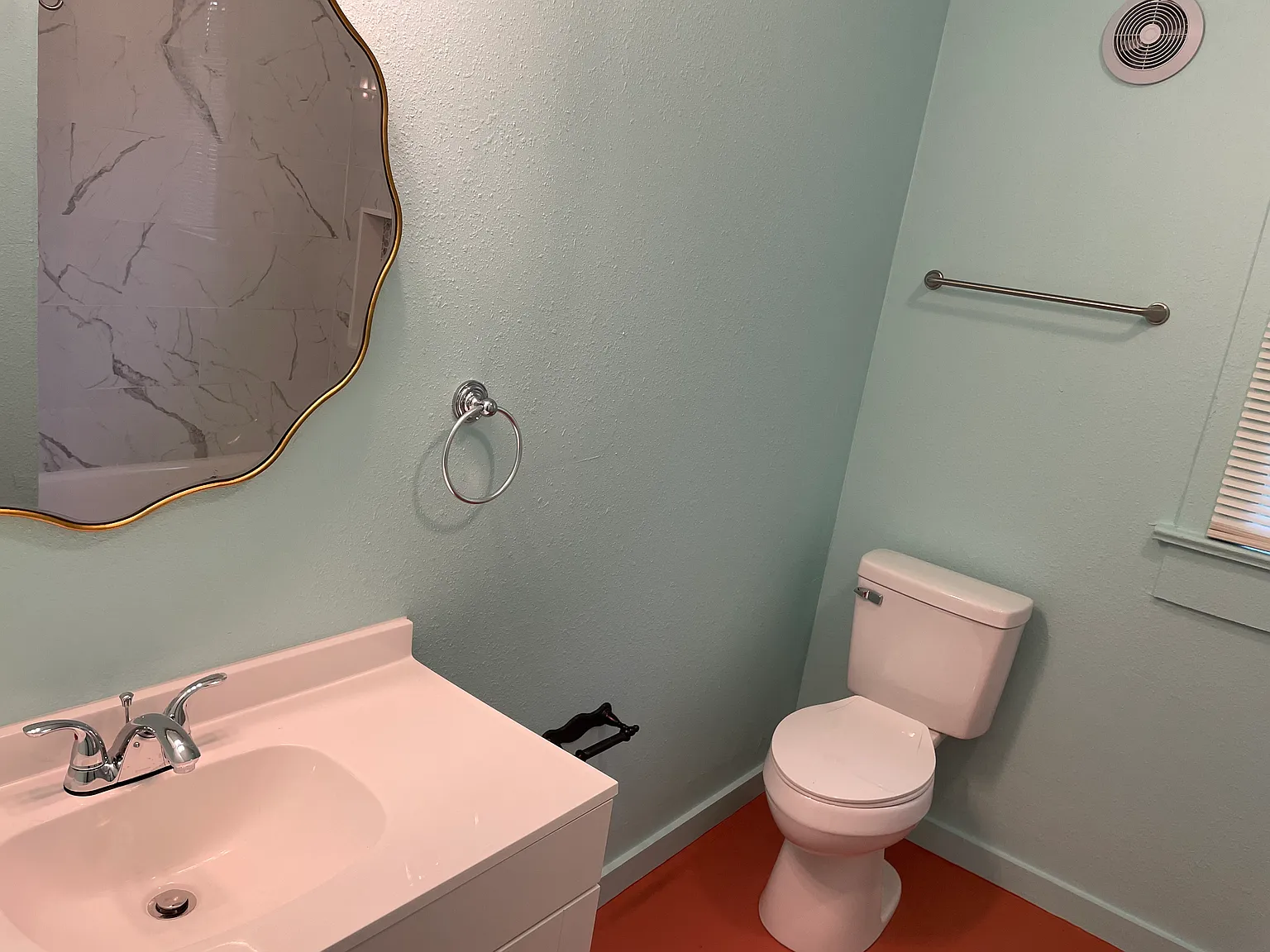 3 bed, 1.5 bath, 1335 sqft, $1,500 — Photo 2