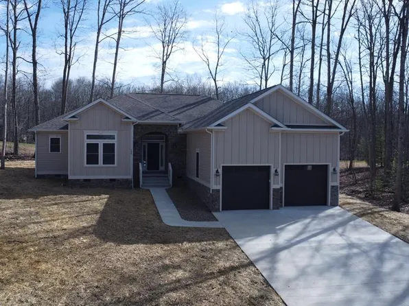 134 Cathedral Ln, Daniels, WV 25832