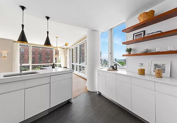 4th image of 200 Chambers St #4BC