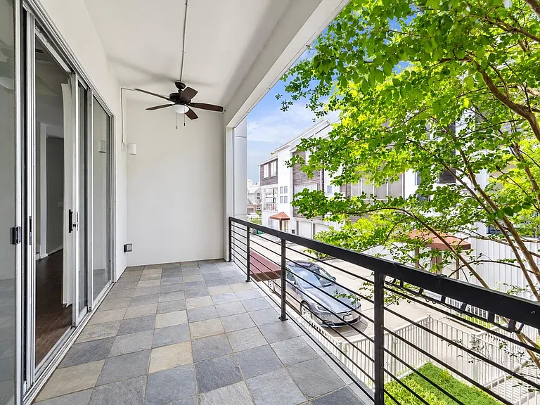 616 Lester St — Photo 4