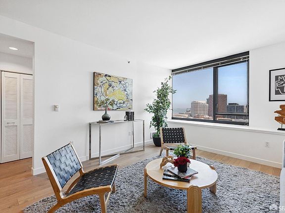 4th image of 260 King St Unit 1507