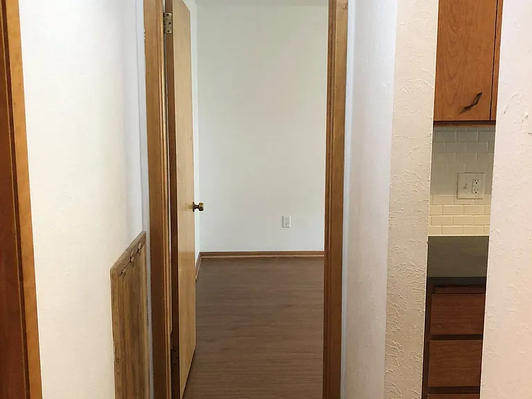 Carroll Court Apartments — Photo 22