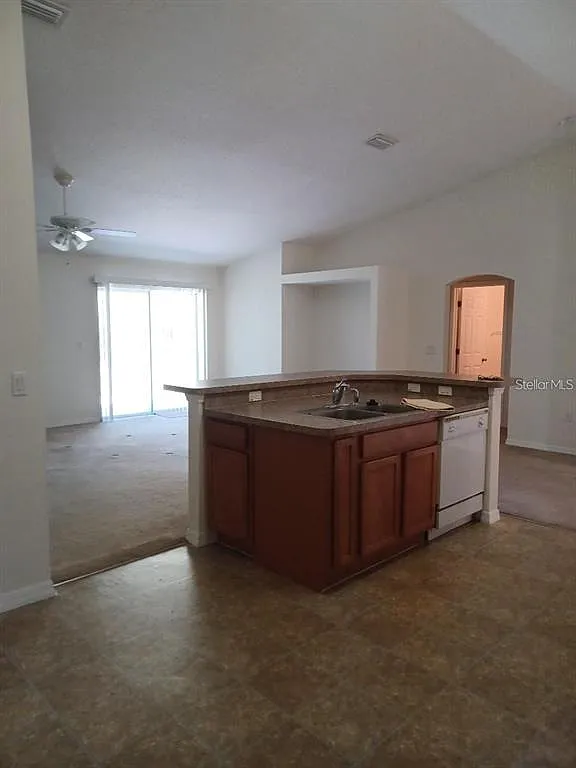 3 bed, 2.0 bath, 2014 sqft, $1,950 — Photo 4