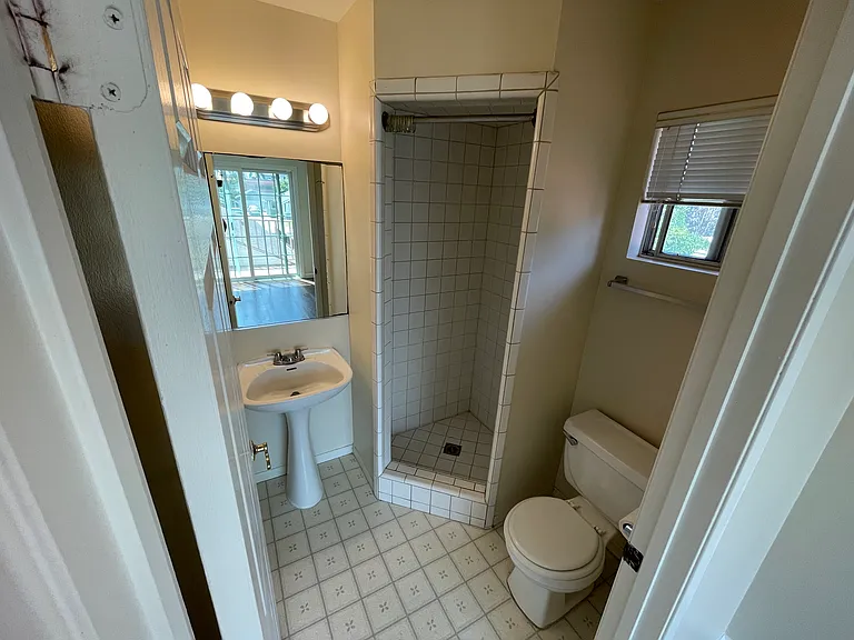 373 Coronado Ave — Photo 14