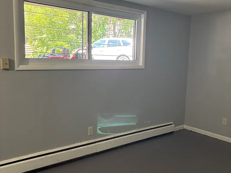 1027 Highland St #4 — Photo 4