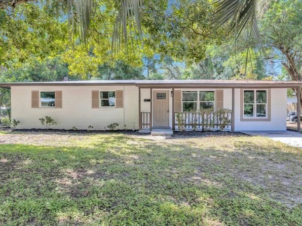 848 NW Highlands Loop