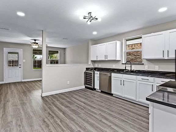 2nd image of 320 Buffalo Bill Dr #1