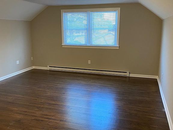 3rd image of 1021 Meetinghouse Rd