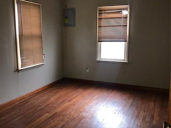 3rd image of 204 E 3rd St