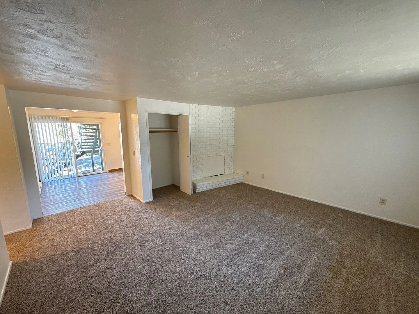 2 bed, 1.0 bath, 868 sqft, $1,195 — Photo 3