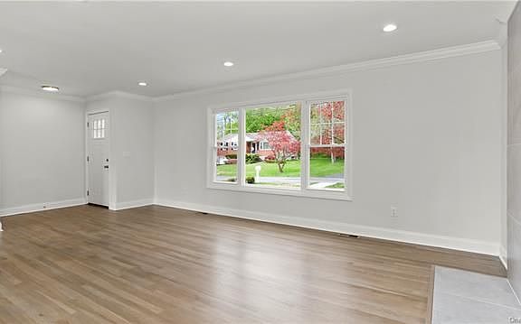 5th image of 1655 Central St