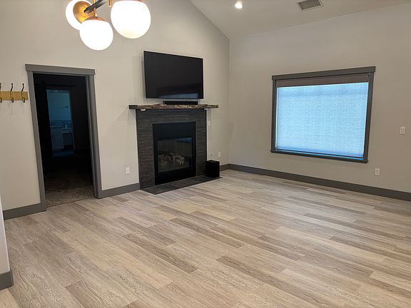 5th image of 808 Cove Dr