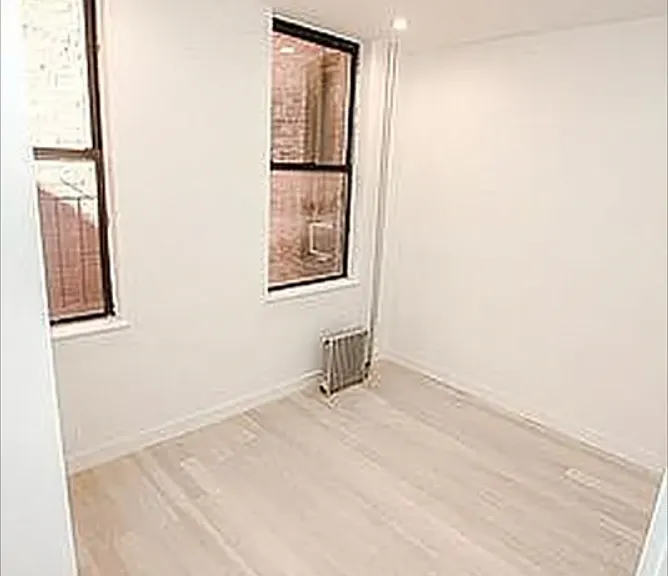 145 E 35th St #5MW — Photo 2