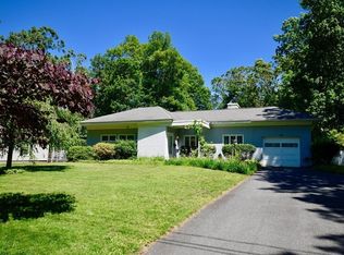 42 Fairway Dr, Longmeadow, MA 01106
