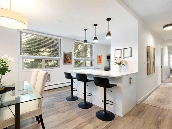 220 S 26th Ave SW #202, Calgary, AB T2S 0M4