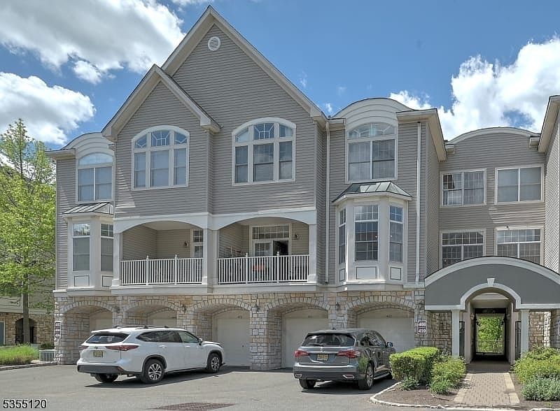 1st image of 408 Kensington Ln