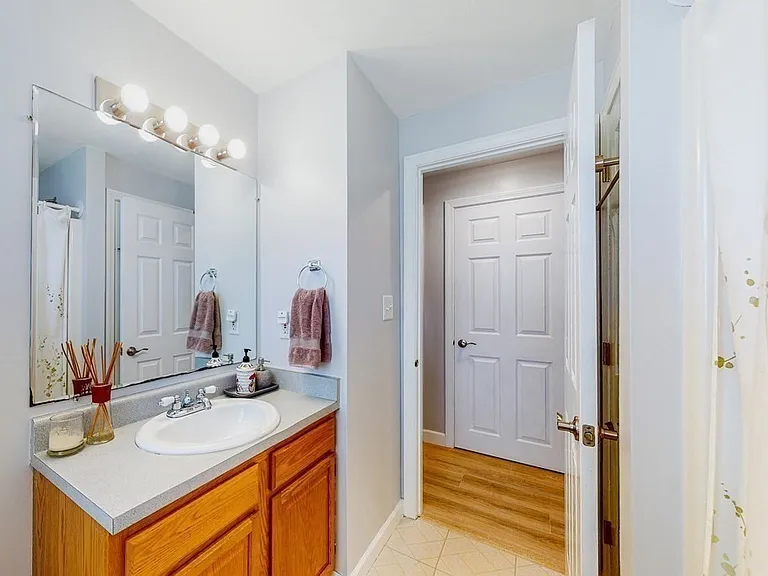 182 Newbury St — Photo 16