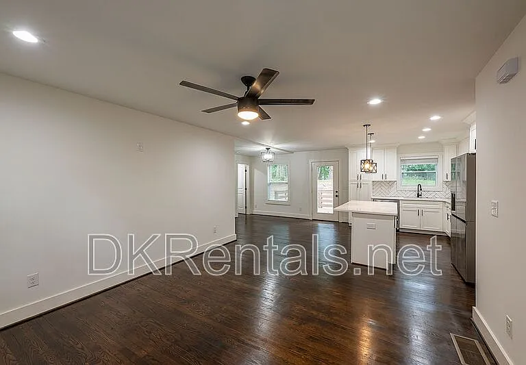 737 Helen St NW — Photo 5