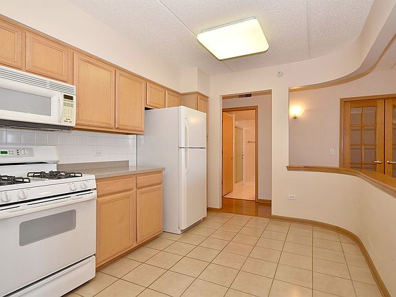 5th image of 750 Pearson St APT 805