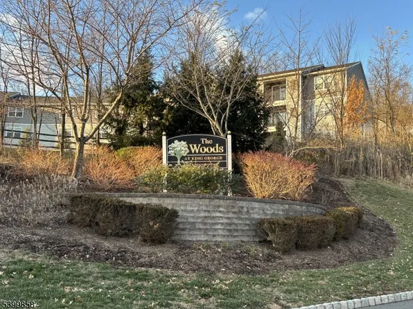 1435 King Ct, Green Brook, NJ 08812