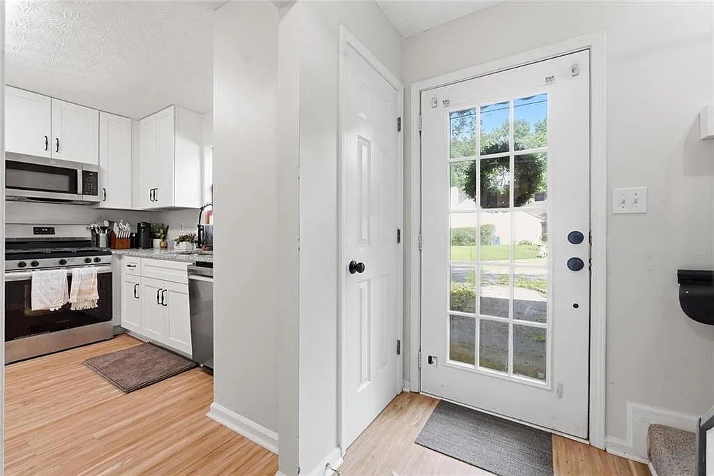 2 bed, 2.5 bath, 1280 sqft, $1,800 — Photo 4