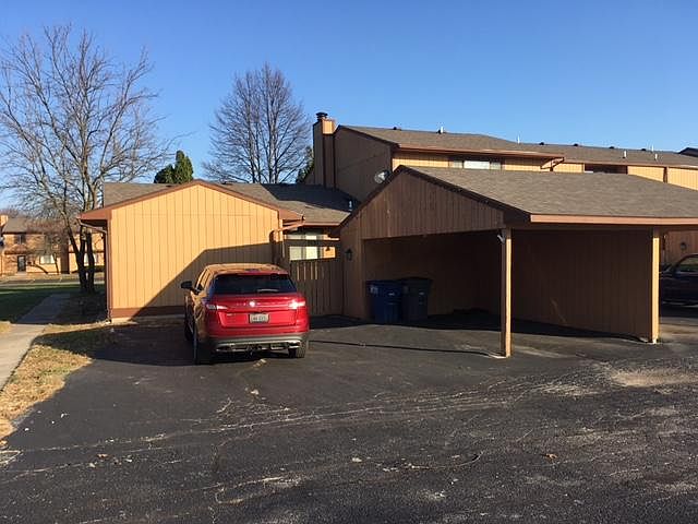 Parking area for 5030 Breezeway