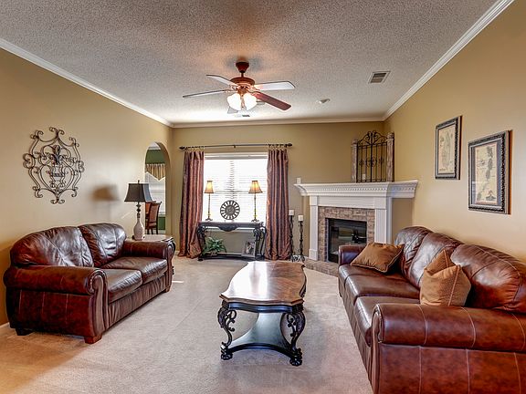 5th image of 495 Lewis Fairway Cir