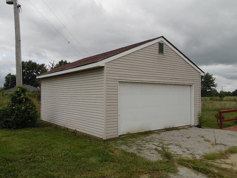 2nd image of 19010 S 1715th Rd