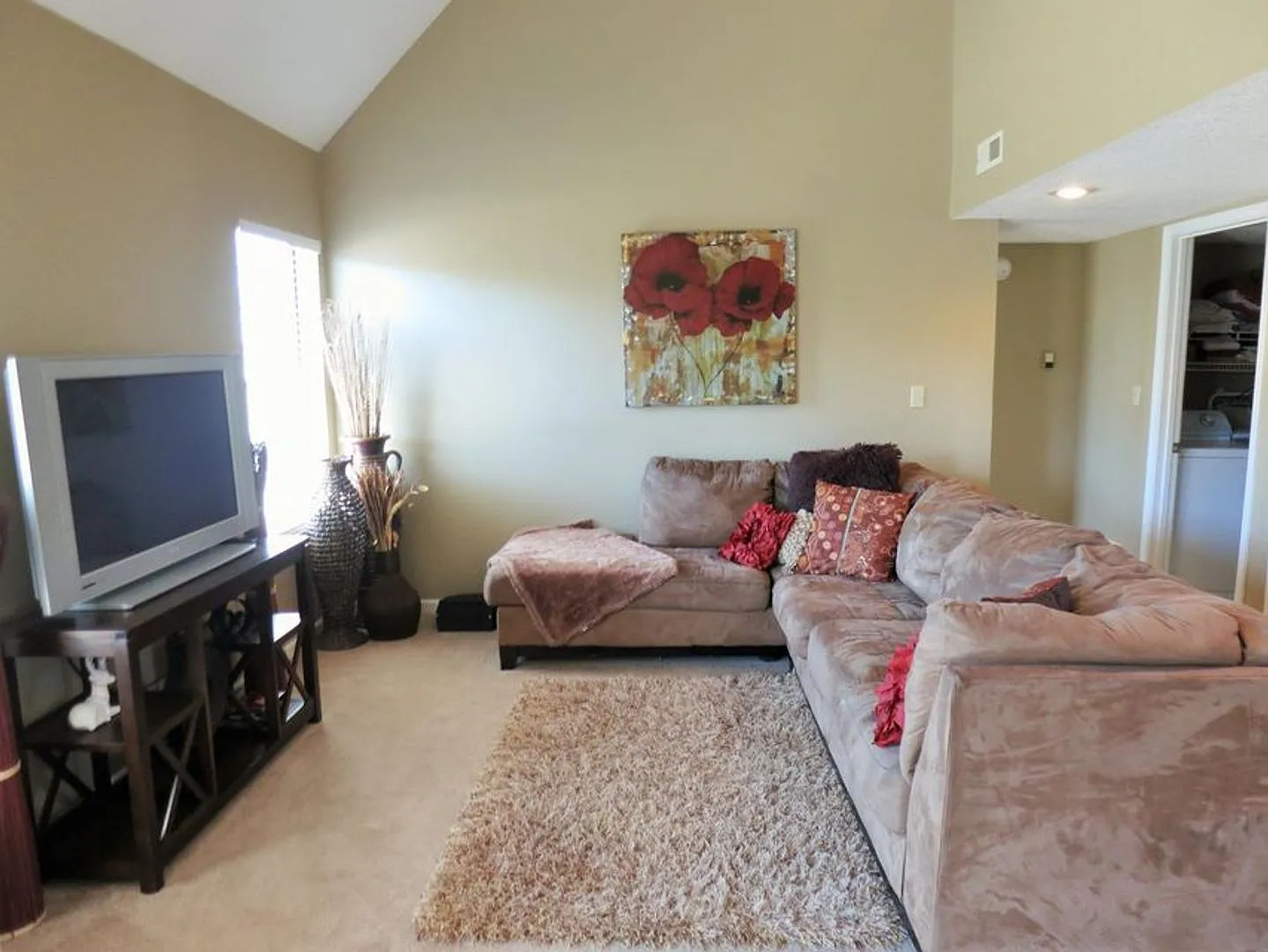 4br/2.5ba House, 2-Car Garage - $2,100 *No Smokers Or Undergrads — Photo 3