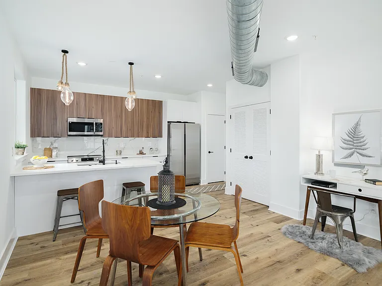 2621 W Oxford St #401 — Photo 10
