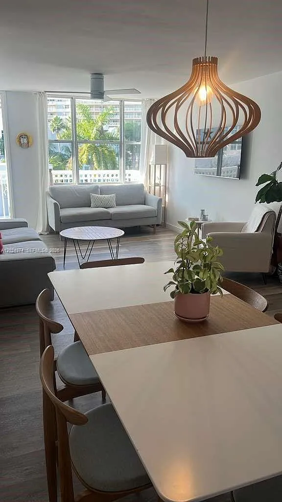 Chelsea Bayview Condo — Photo 1