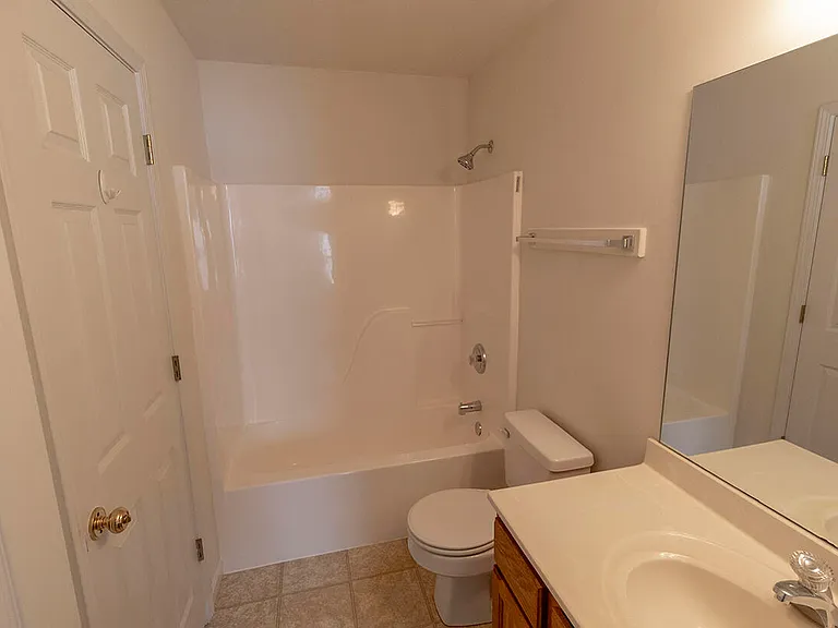 3402 E Saint Charles Rd — Photo 16
