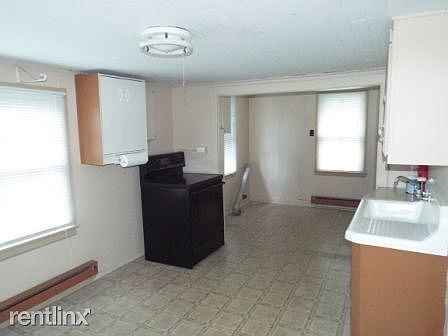 eat-in kitchen