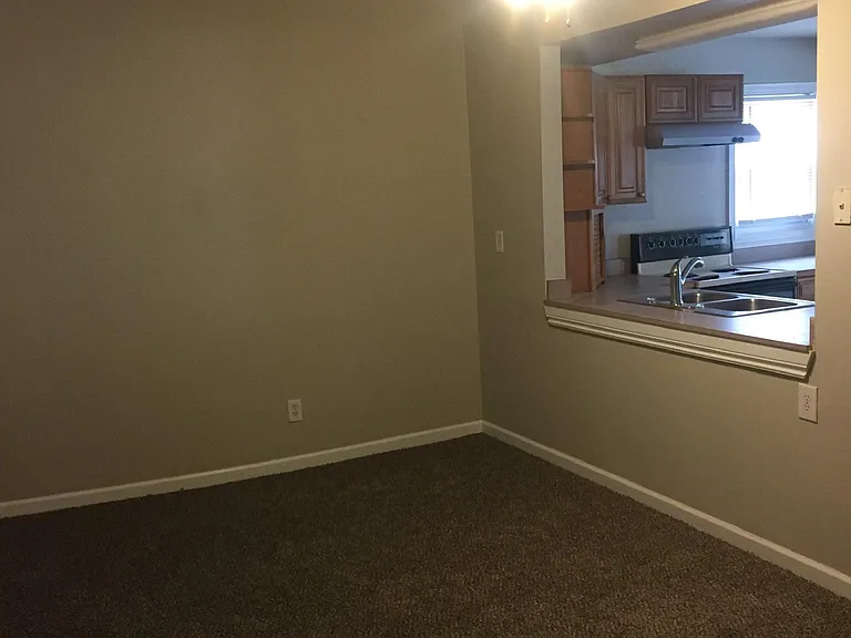 21670 Tulane Ave — Photo 11