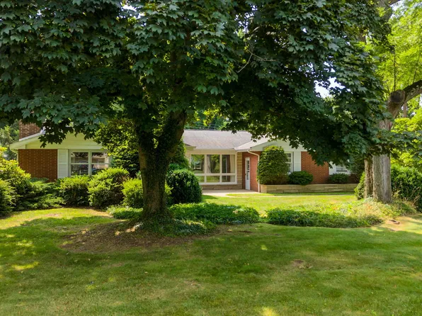 1625 Park Dr, Benton Harbor, MI 49022