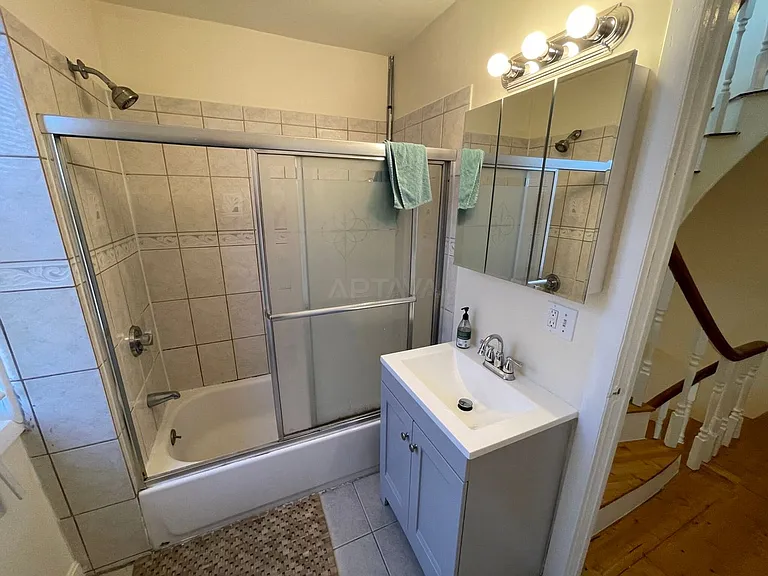 25 Mount Vernon St #HOUSE — Photo 6